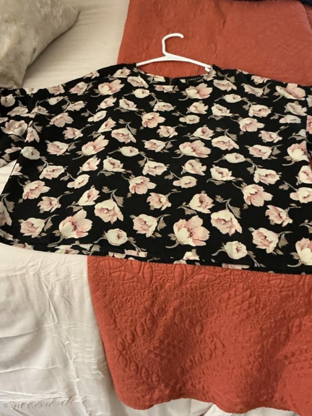 Twelve by Twelve Black Pink Floral Blouse — Ruffle Sleeve Top, Size M